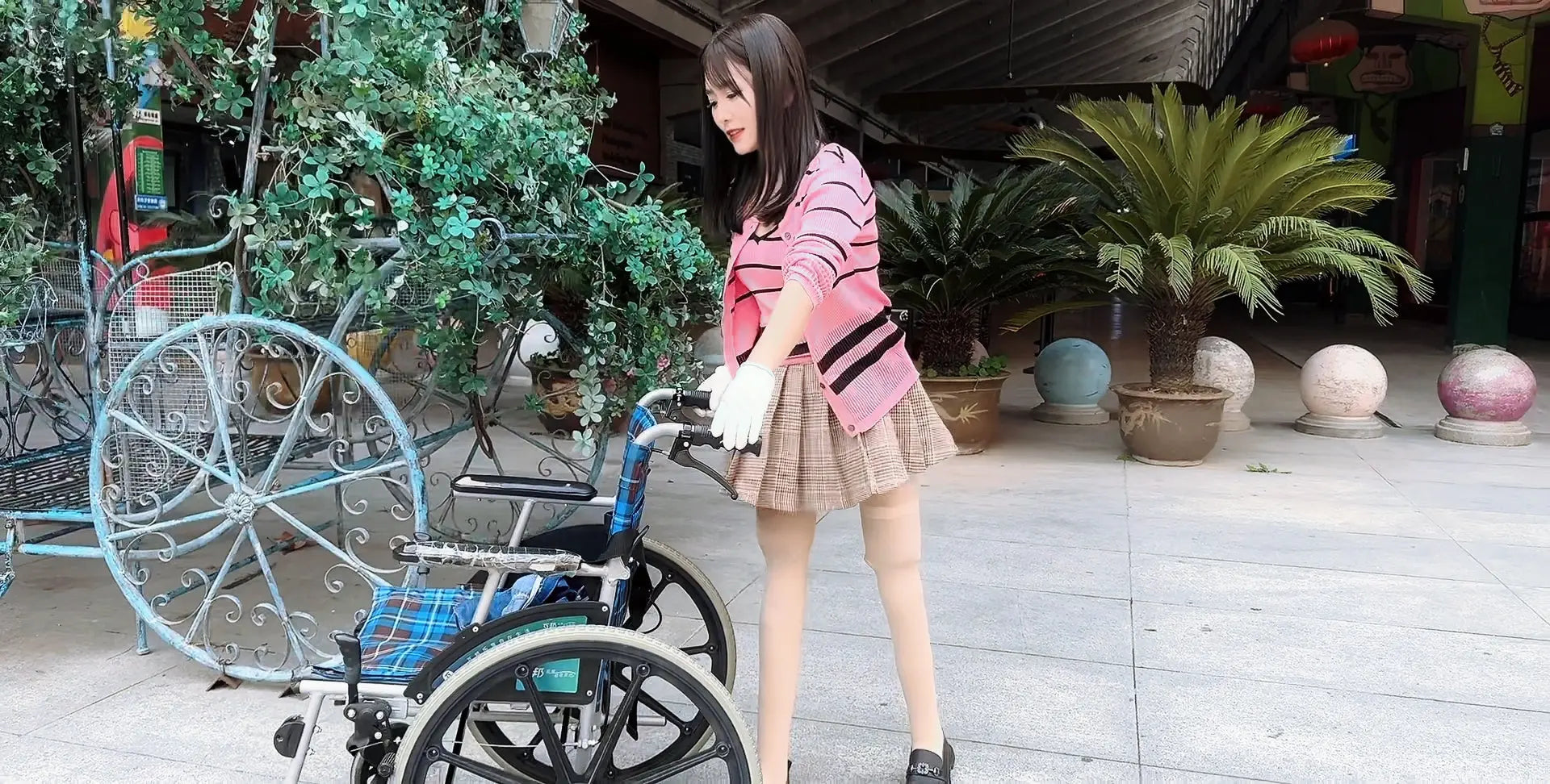 Sally Dak Amputee girl - Stand up, walk up AmputeeClub