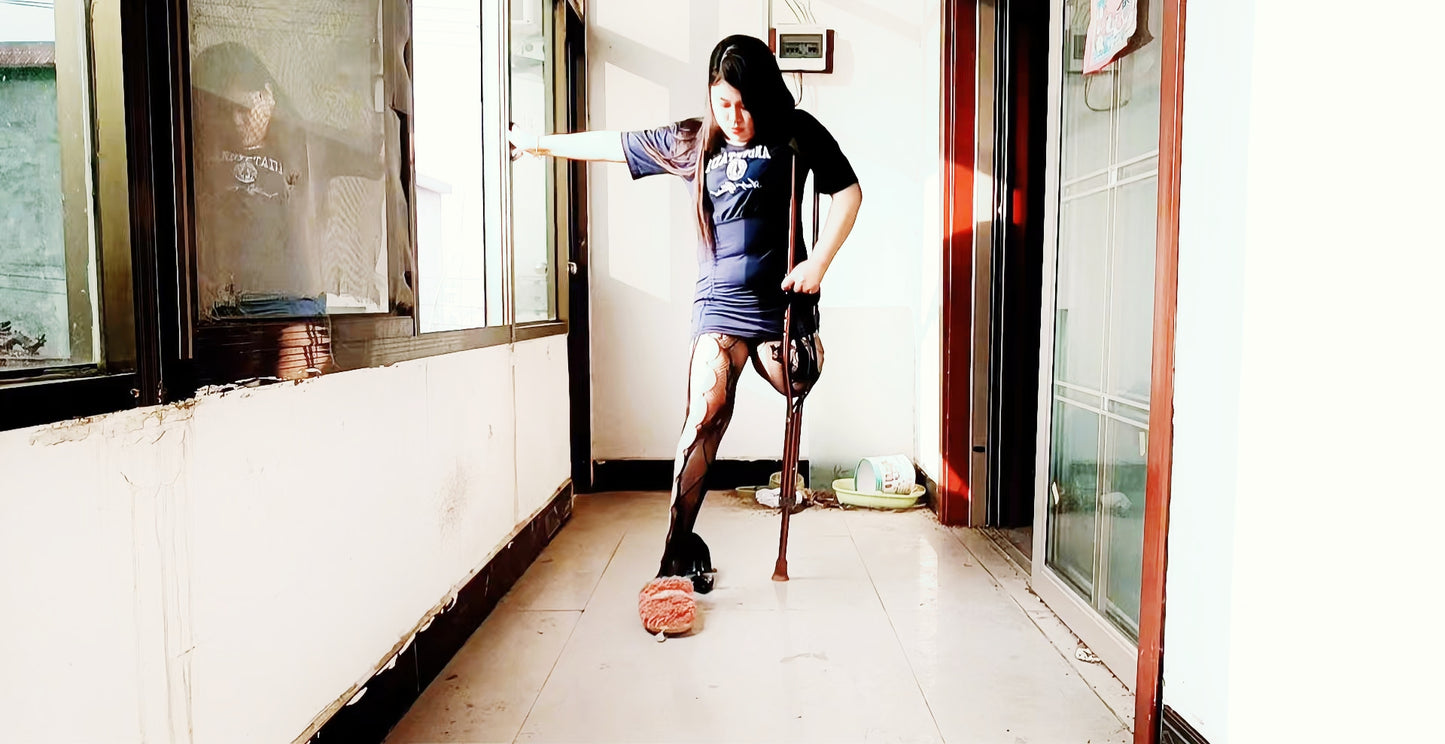 New model New video: "Ekela:Sak Amputee Girl"