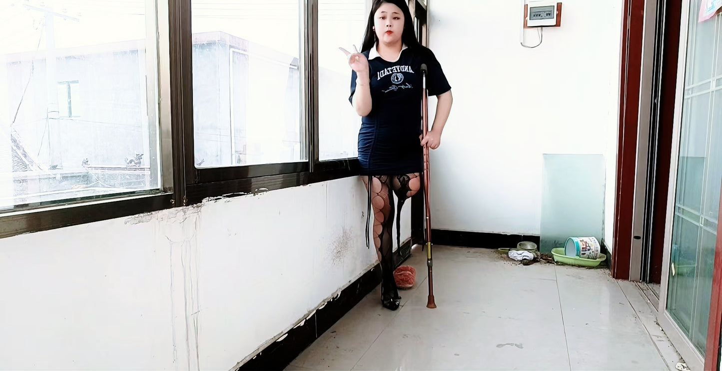 New model New video: "Ekela:Sak Amputee Girl"