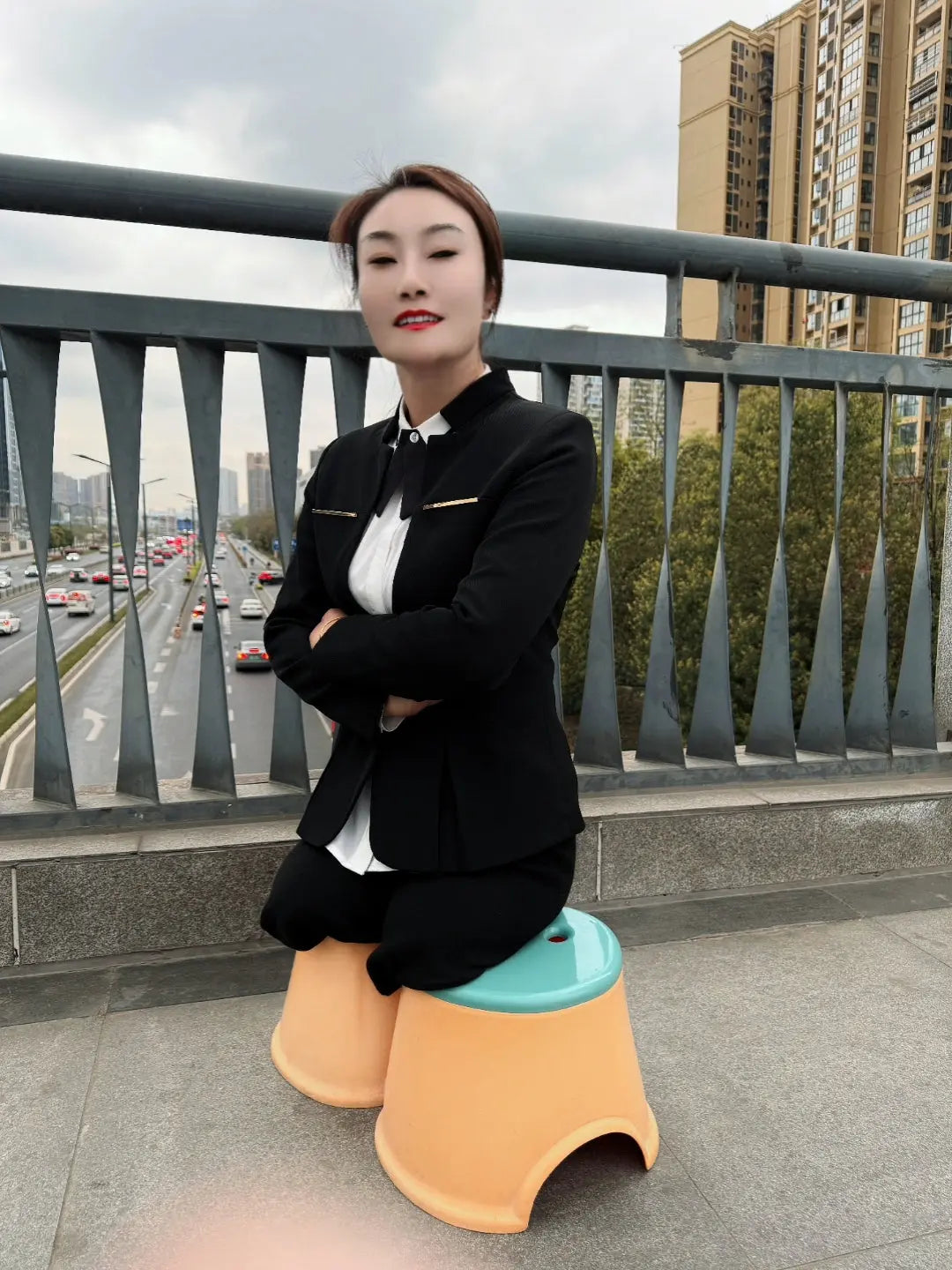 Lee: Dak Amputee Lady - Legless Stairs Climbing