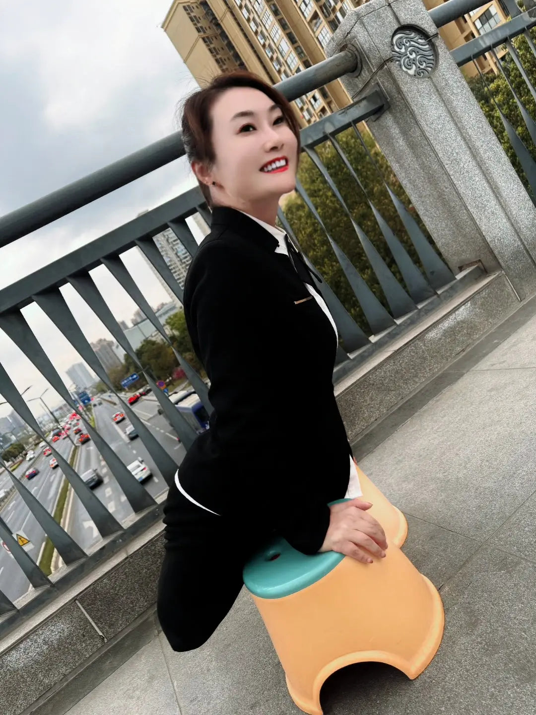Lee: Dak Amputee Lady - Legless Stairs Climbing