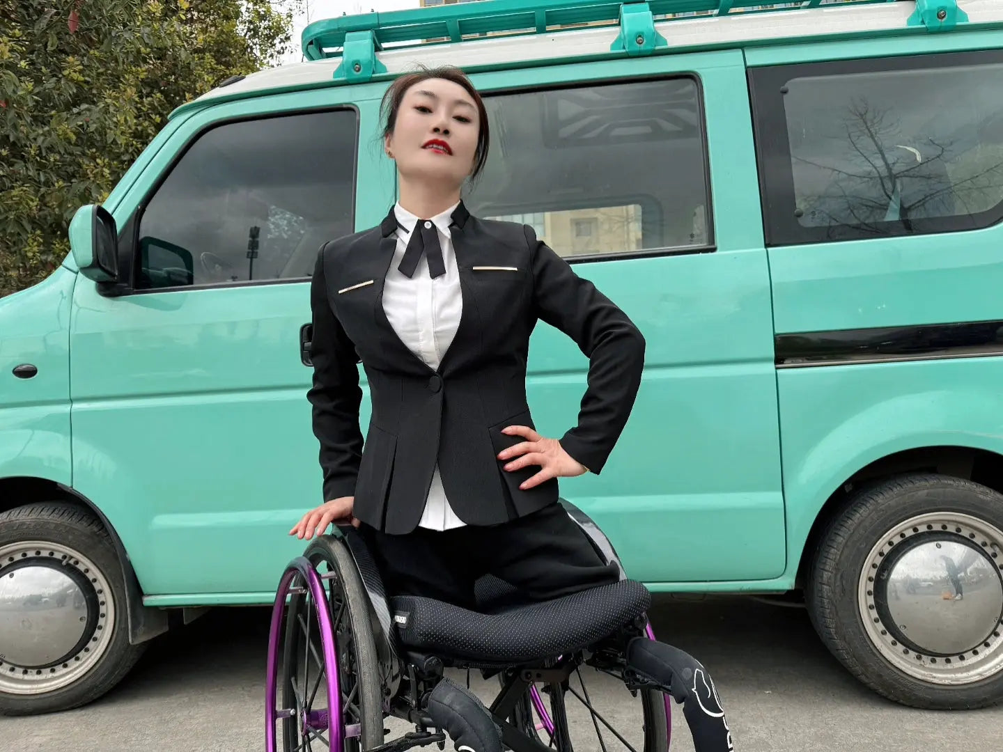 Lee: Dak Amputee Lady - Legless Stairs Climbing