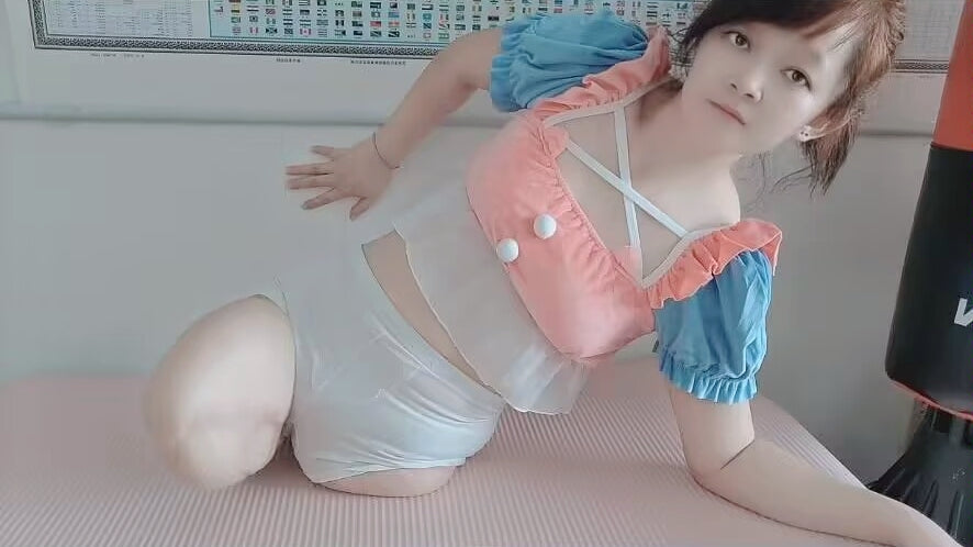 Sugar: Dak Amputee Girl - Lively Girl Dress Up