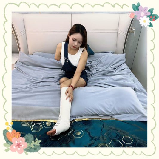 Abby: Ooe Amputee Girl - The Only Leg Cast