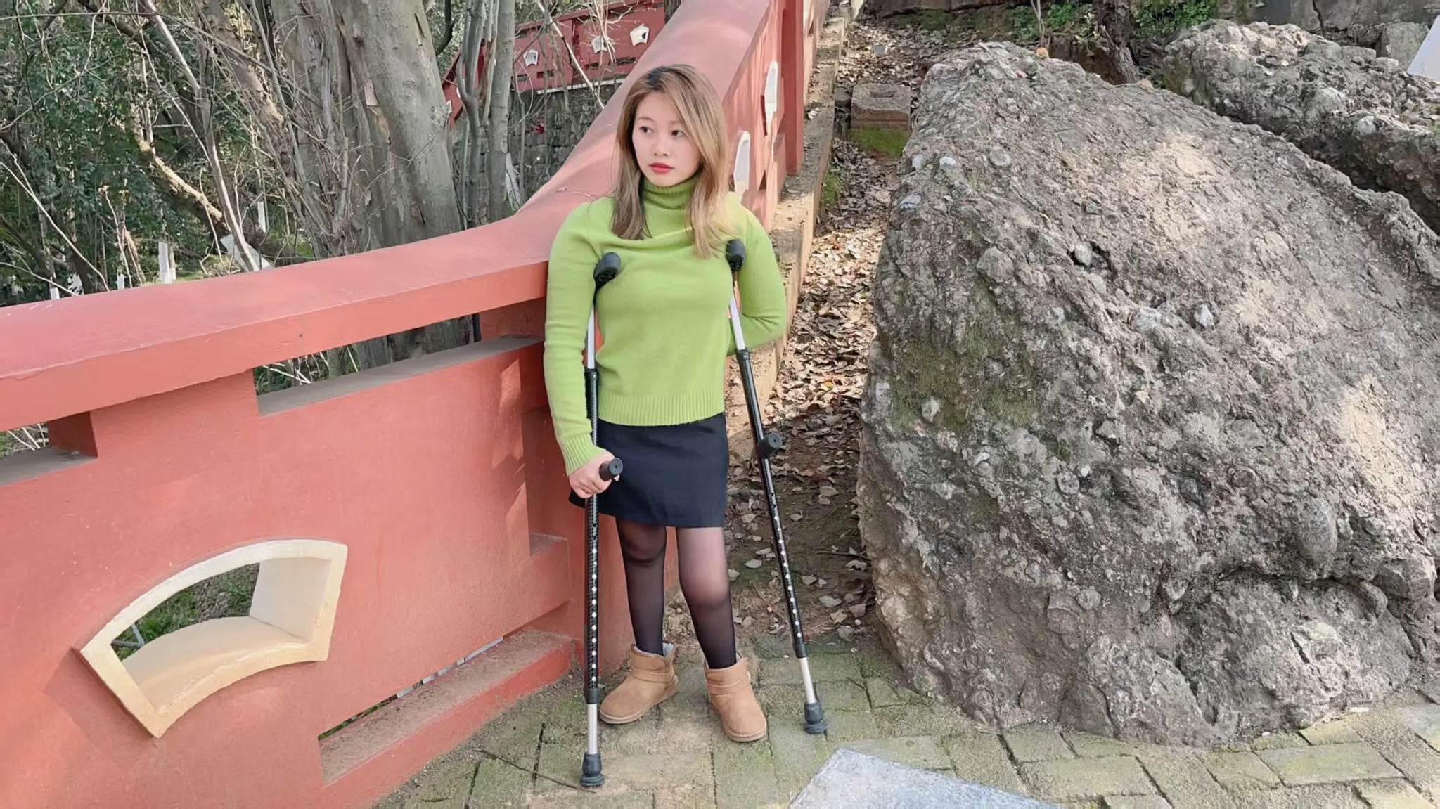 Miki: Polio Girl - Green clothed girl walks with crutches