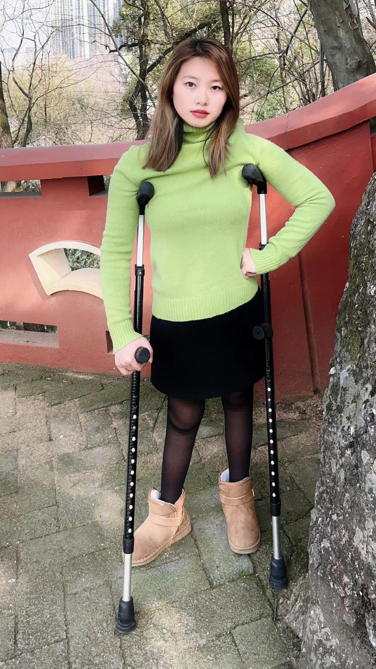 Miki: Polio Girl - Green clothed girl walks with crutches