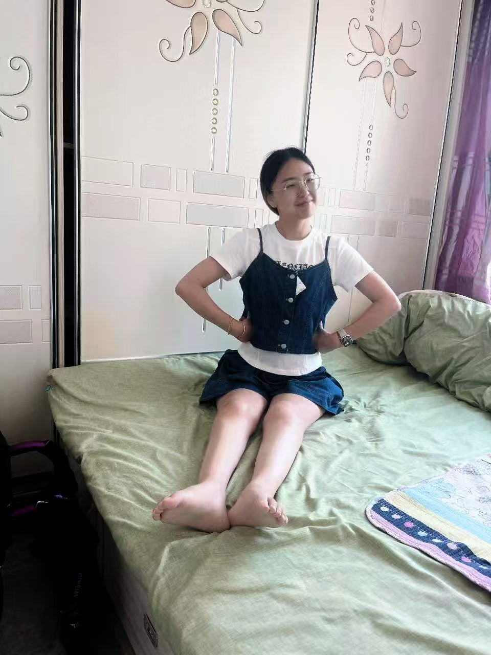 Zoe: Paraplegic Girl - White socks and kneeling and crawling on the bed