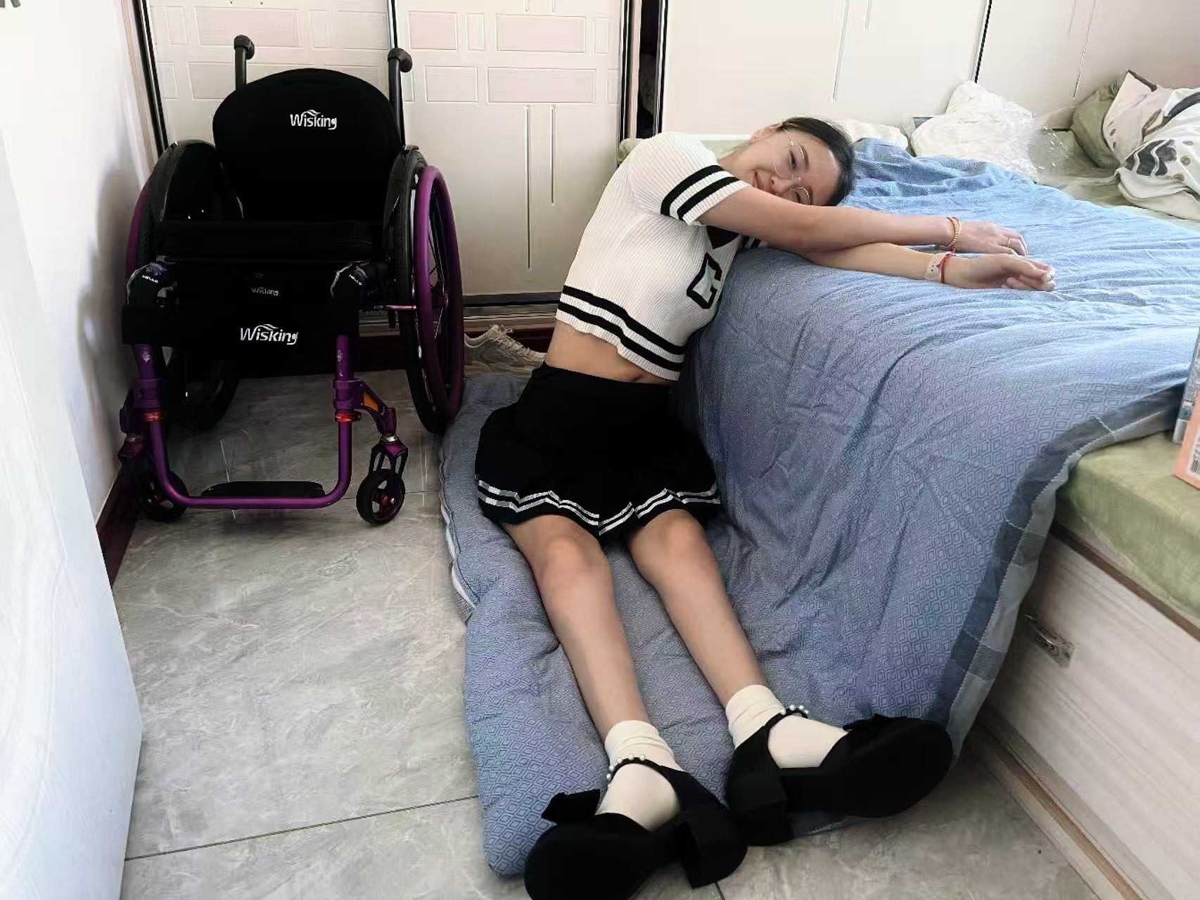 Zoe: Paraplegic Girl - White socks and kneeling and crawling on the bed