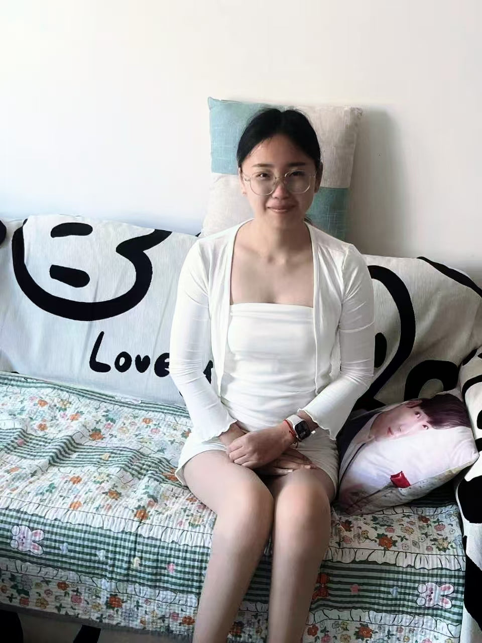 Zoe: Paraplegic Girl - White socks and kneeling and crawling on the bed