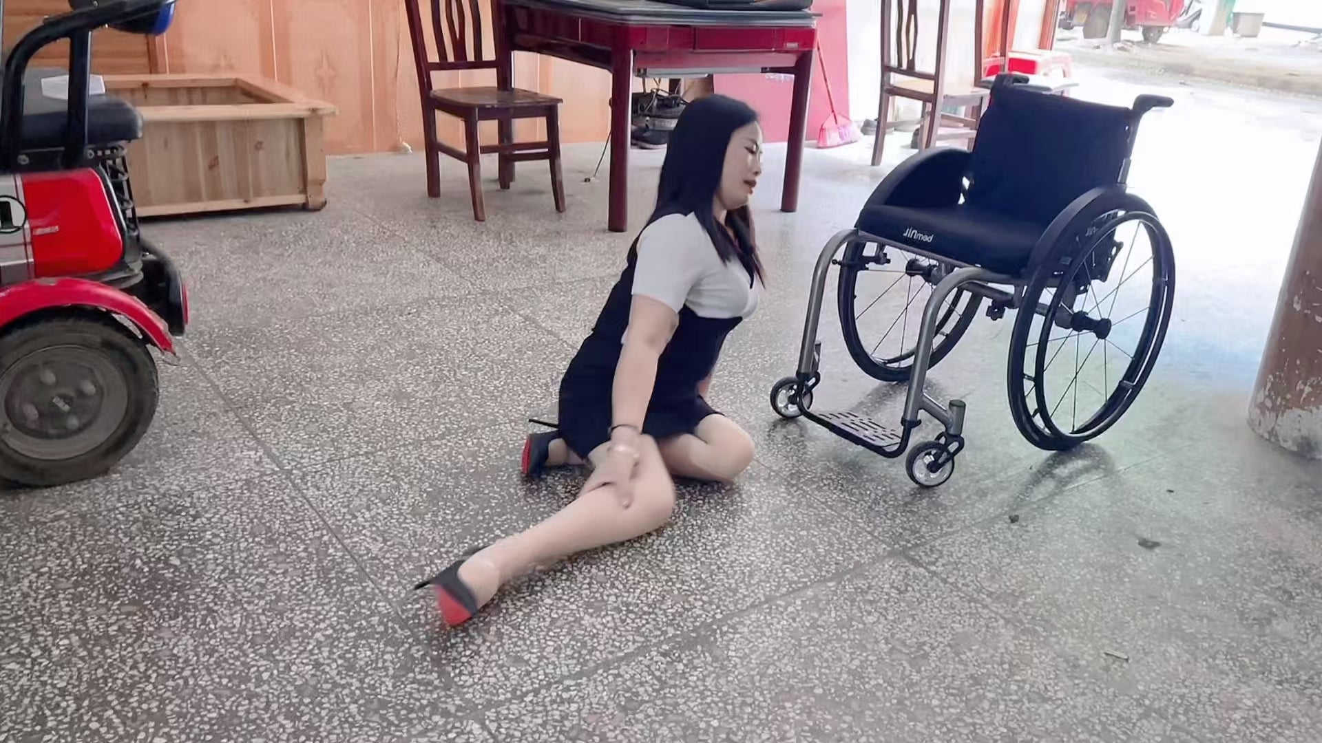 Susie: Polio Lady - The Woman in the Mahjong Room