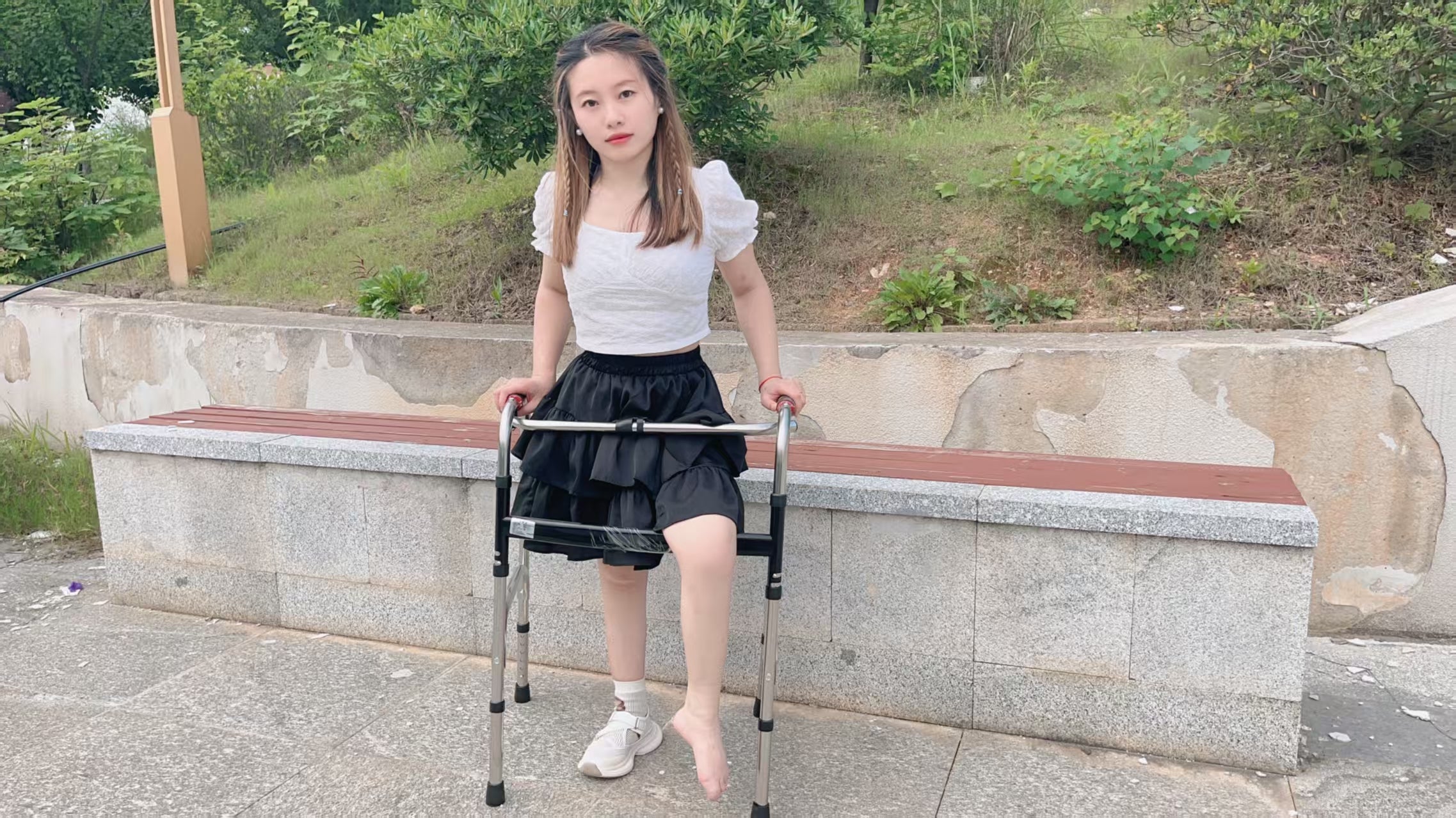 Miki: Polio Girl - Curved and Deformable Legs