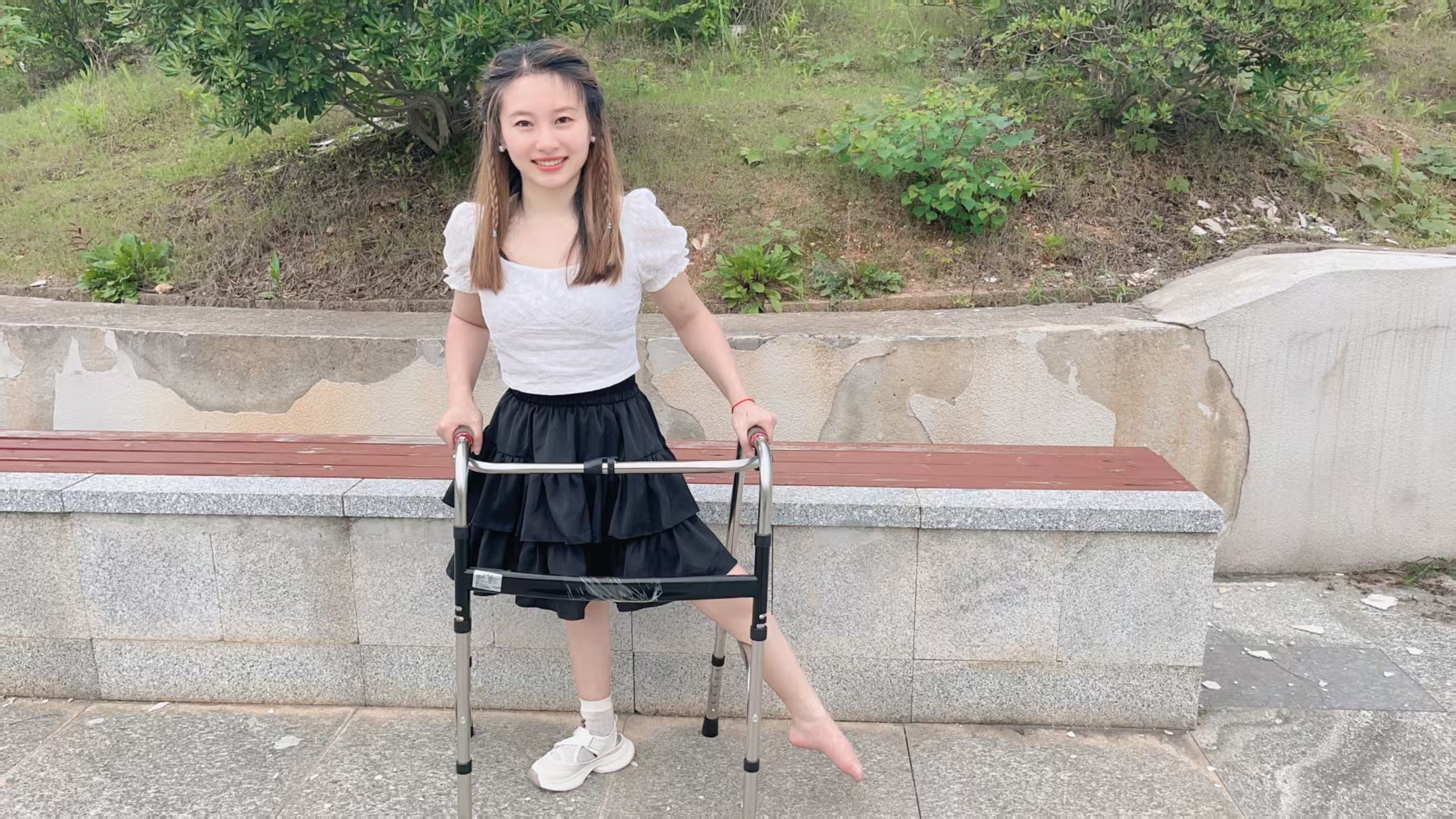Miki: Polio Girl - Curved and Deformable Legs