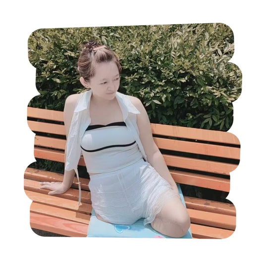 Sugar: Dak Amputee Girl - Legless girl walking outdoors AmputeeClub