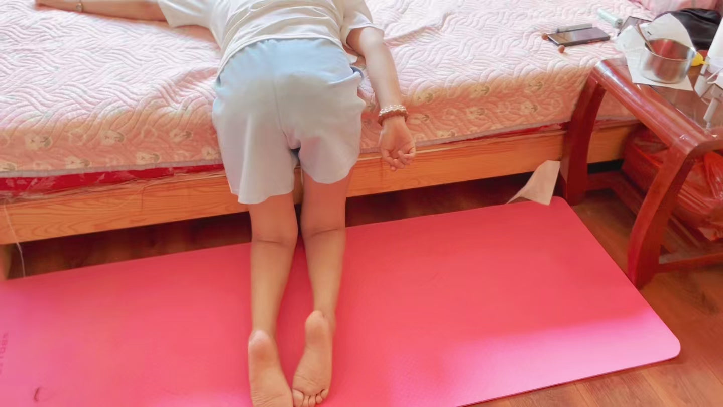 Mia: Paraplegic Girl - Use massage pants to maintain muscle vitality - AmputeeClub