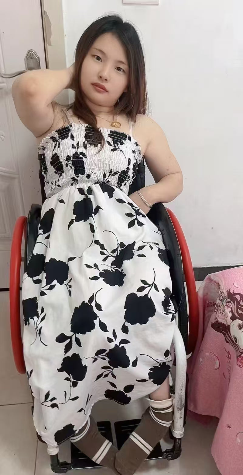 Shera: Paraplegic Girl - Climbing on the Ground at Home - AmputeeClub