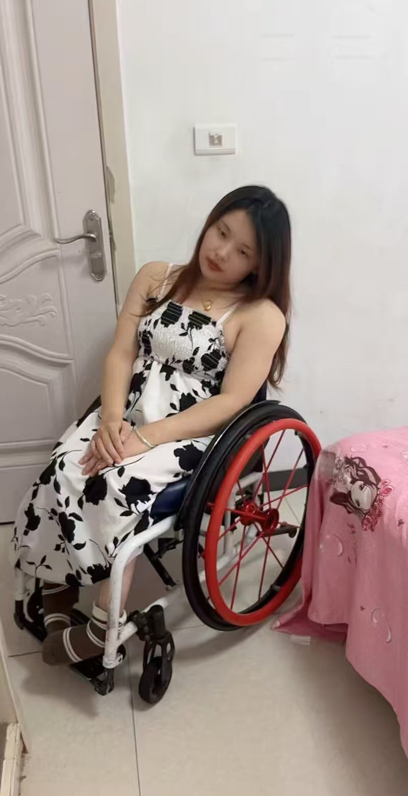 Shera: Paraplegic Girl - Climbing on the Ground at Home - AmputeeClub