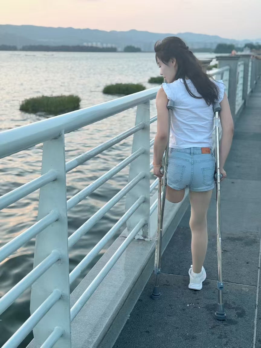 Ayla: Sak Amputee Girl - Home Daily - AmputeeClub