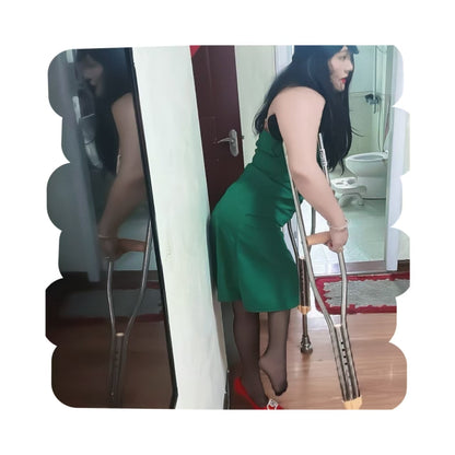 Elizabeth: Polio Lady - Green Dress Girl - AmputeeClub