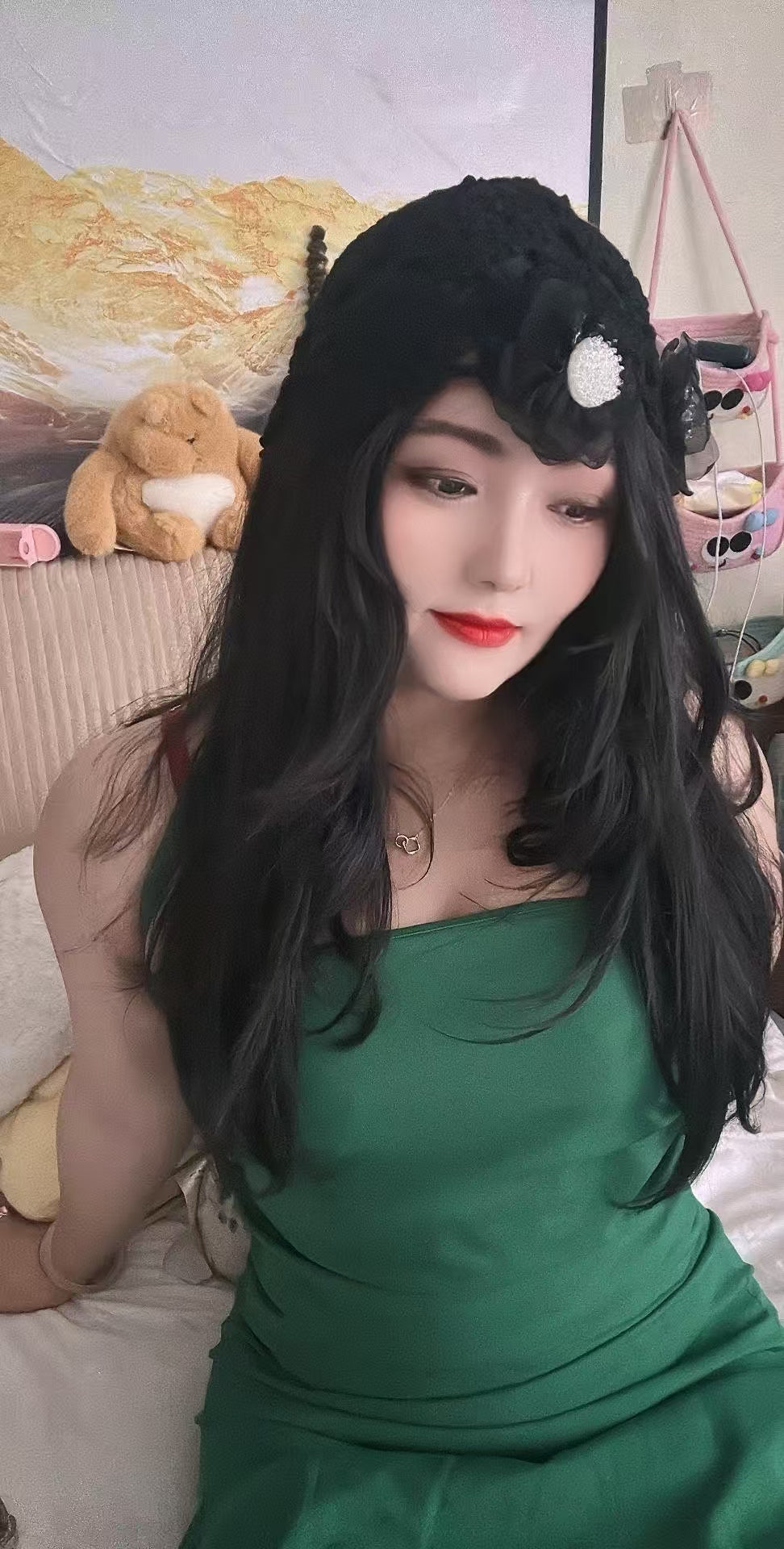 Elizabeth: Polio Lady - Green Dress Girl - AmputeeClub