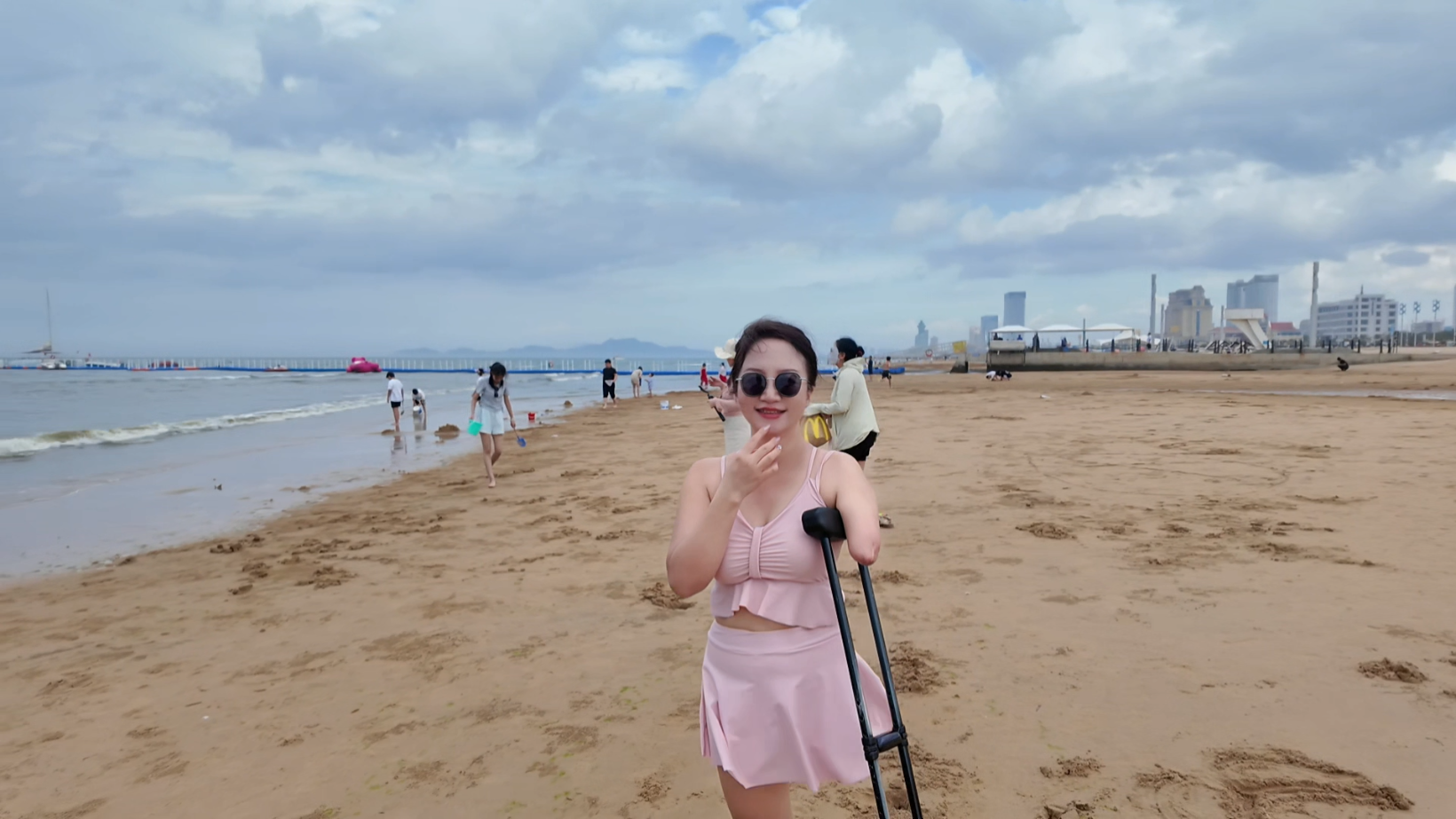 Lanzi: Ooe Amputee Lady - Seaside Trip - AmputeeClub